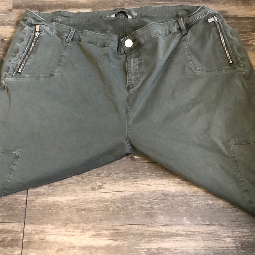 WOMEN’S PLUS SIZE ARMY GREEN PANTS